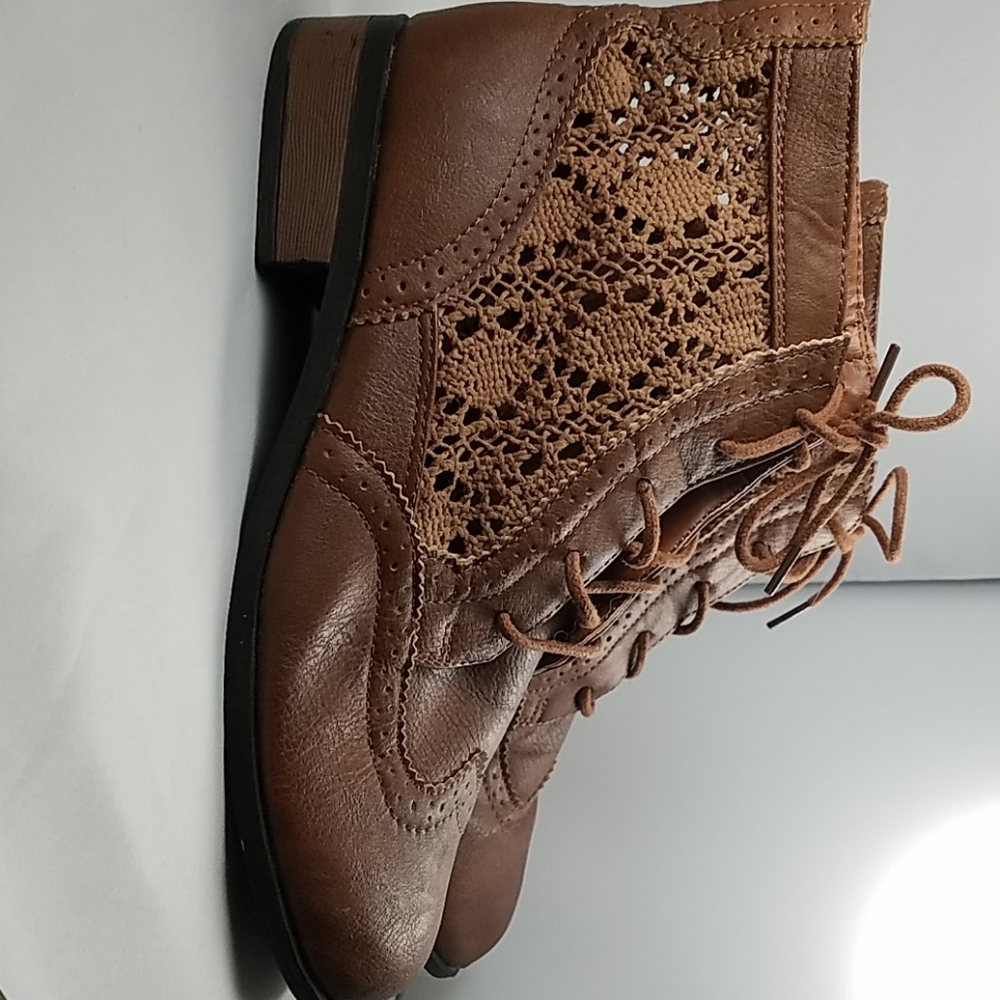 Boots - Picture 4 of 4